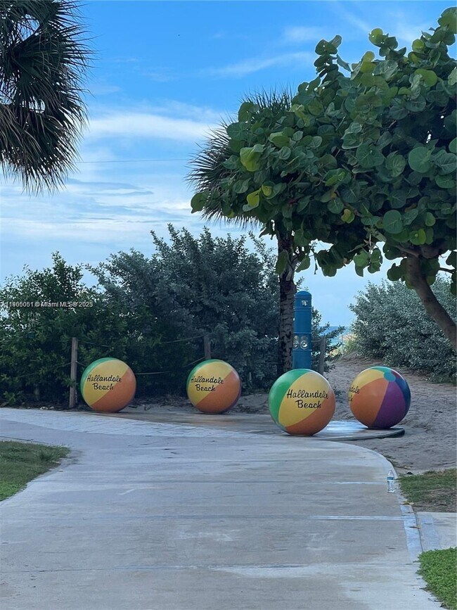 Building Photo - 1817 S Ocean Dr