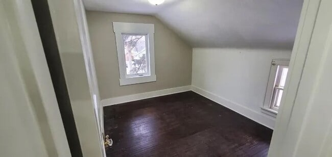 Building Photo - Charming 2 Bedroom, 1.5 Bathroom Home for ...