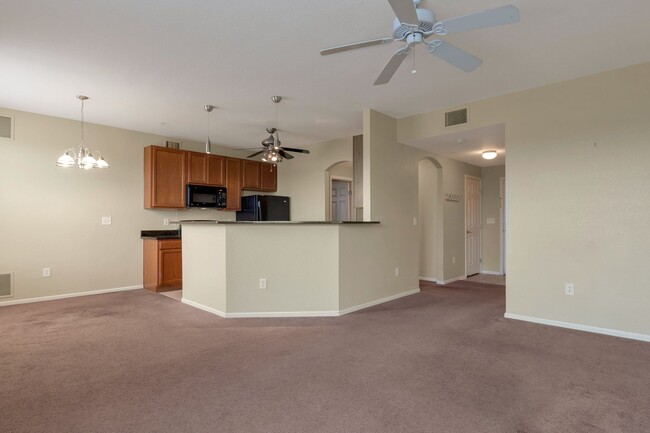 Building Photo - Move-in Ready 2 Bedroom, 2 Bath condo in P...