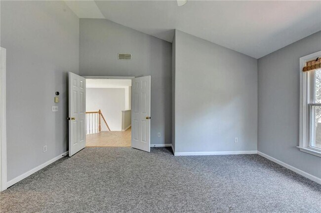 Building Photo - 2835 Crestmont Ct