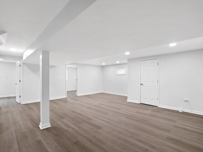 Building Photo - 6095 Wilson Blvd