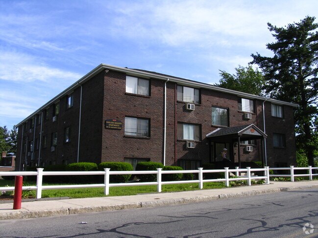 Oakland Heights Apartments Methuen, MA Apartment Finder