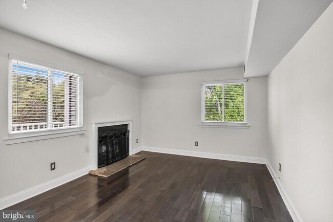 Building Photo - 702 Abbey Ct