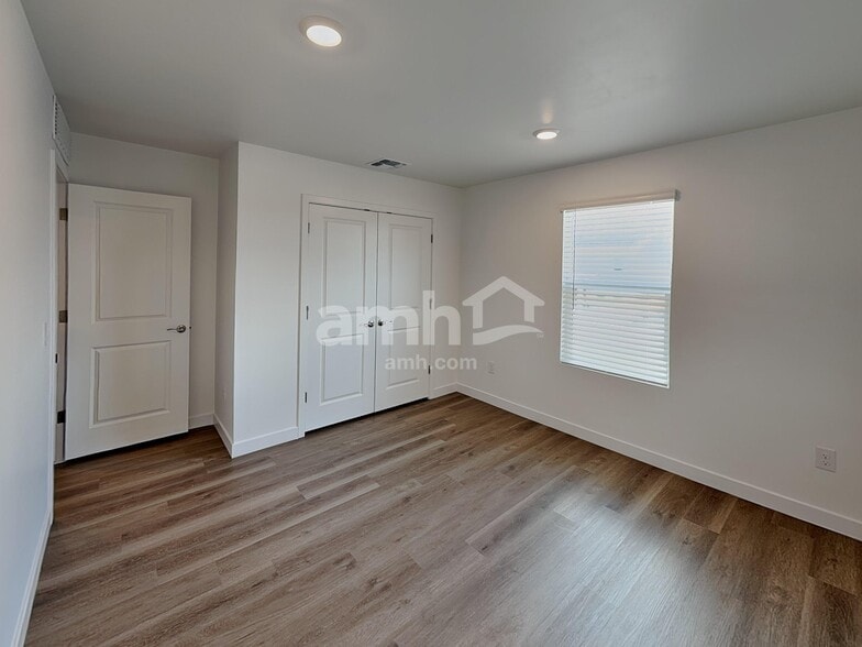 Building Photo - 6466 E Paseo Alga