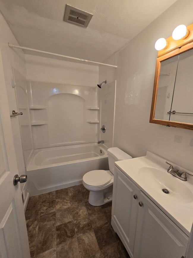 Building Photo - 3 Bedroom Townhouse in Hempfield School Di...