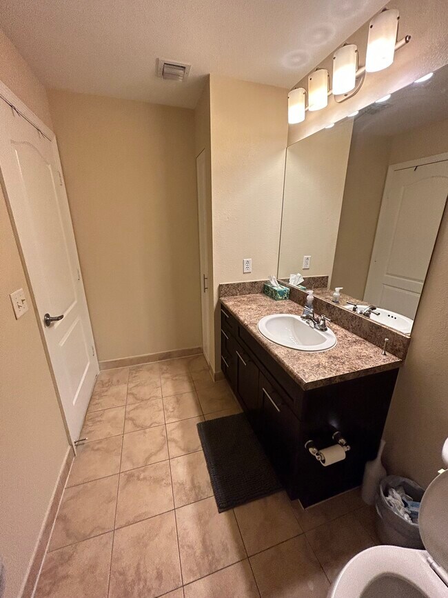 Building Photo - 6630 SW 57th Ave