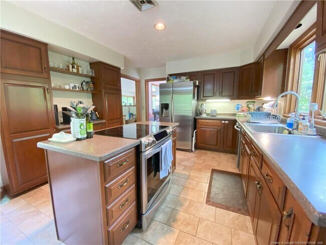 Building Photo - 3299 Liverpool Dr