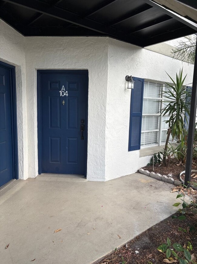 Building Photo - Newly remodeled 2/2 condo Winter Park  $300. incentive for move in by 6/15/2026