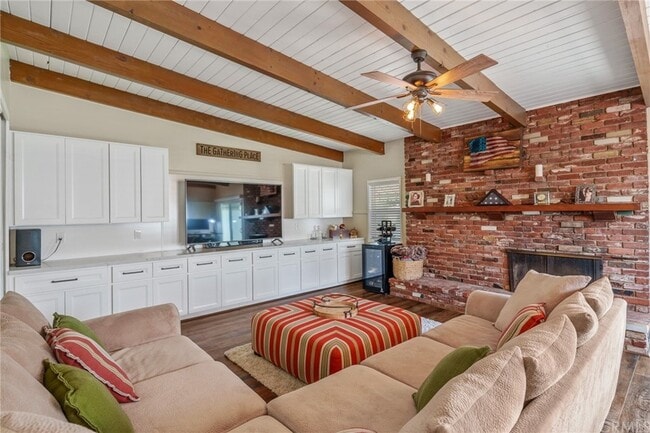 Building Photo - 926 N San Gabriel Ave