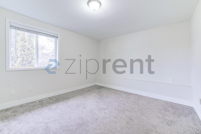 Building Photo - 10123 Cornell Ave S