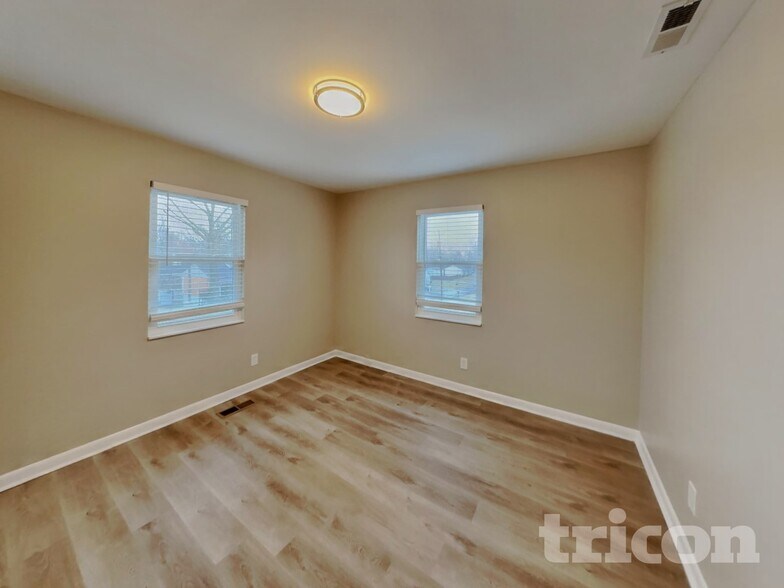 Building Photo - 622 Meadowview Dr