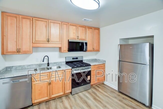 Building Photo - 1923 Bancroft Dr