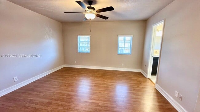 Building Photo - 3064 Riverside Dr