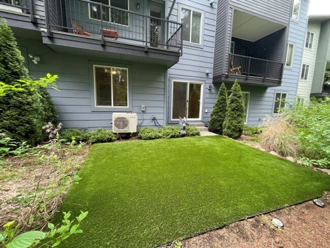 Building Photo - 4bd/3.5ba Lynnwood Townhome