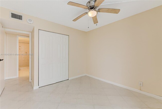 Building Photo - 2821 N Miami Beach Blvd