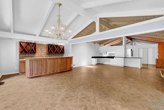 Building Photo - 505 River Valley Rd NW