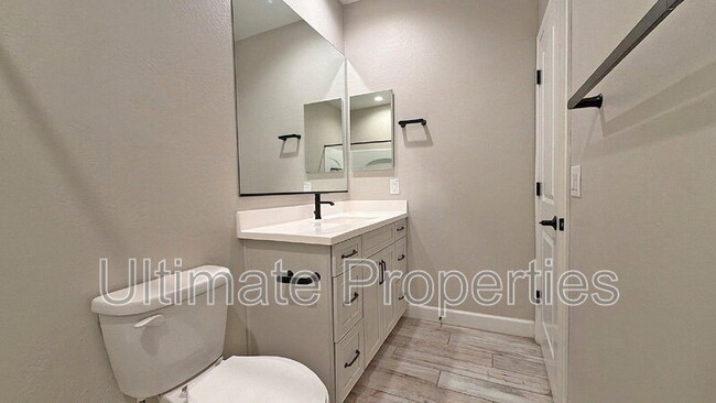 Building Photo - 835 N 110th Ave