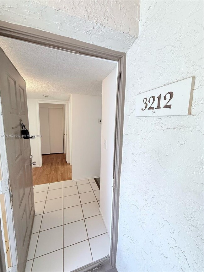 Building Photo - 3212 Coral Lake Ln