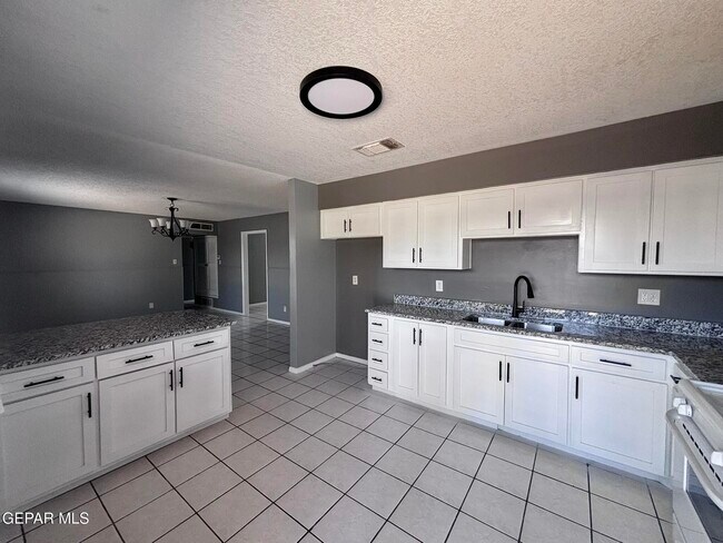 Building Photo - 11137 Pink Coral Dr