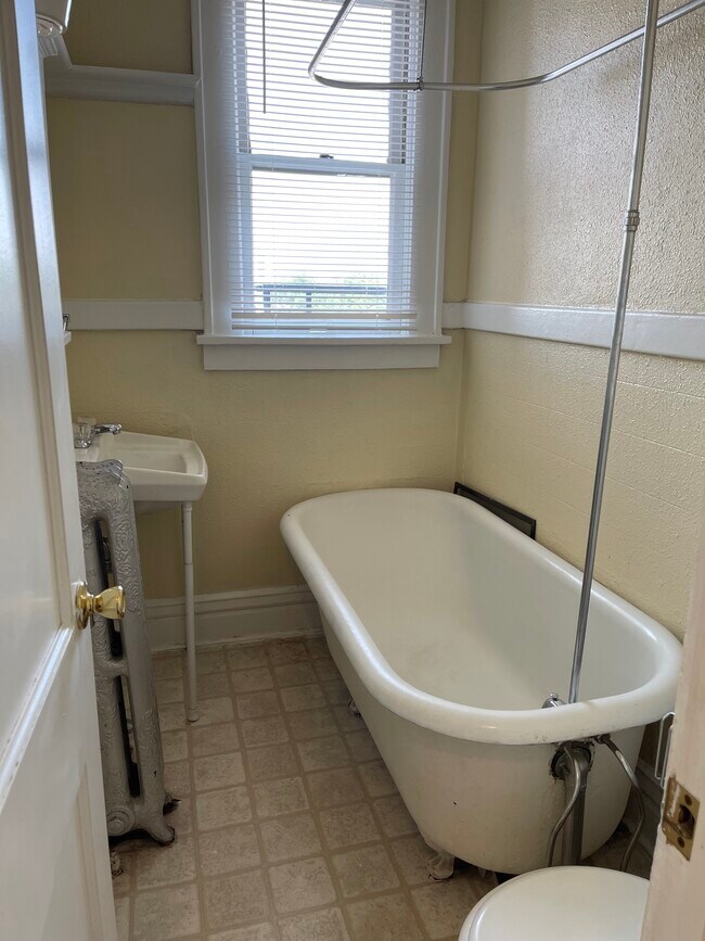 Building Photo - 1469 N Williams St