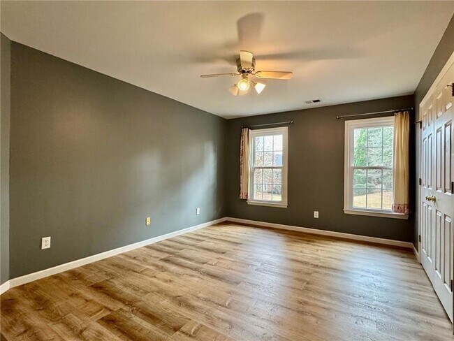 Building Photo - 5450 Heathridge Terrace