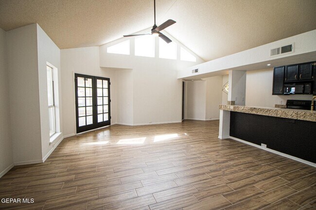 Building Photo - 6806 Ridgley Way