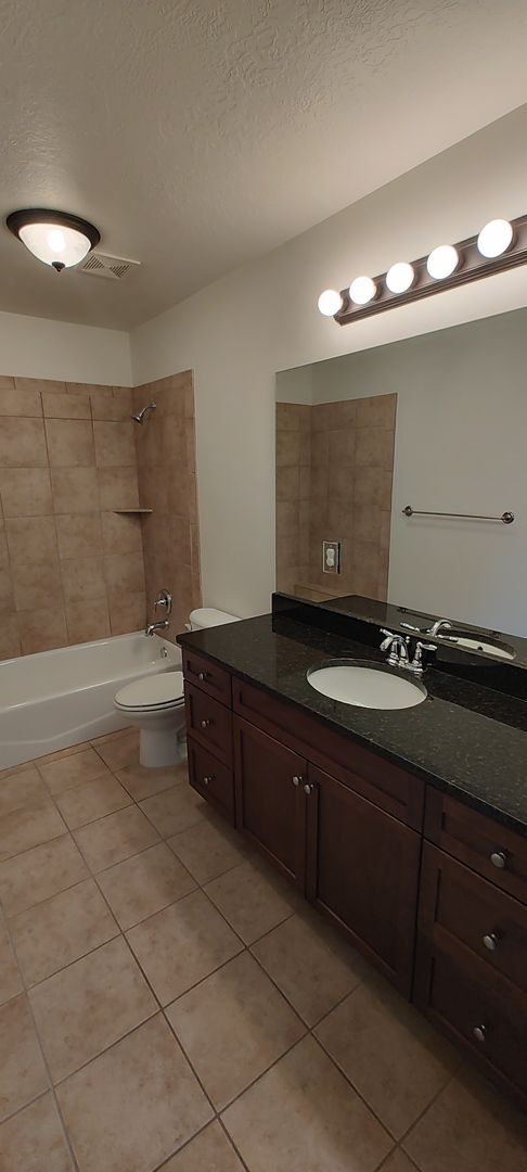 Building Photo - Beautiful Salt Lake Townhome!!!