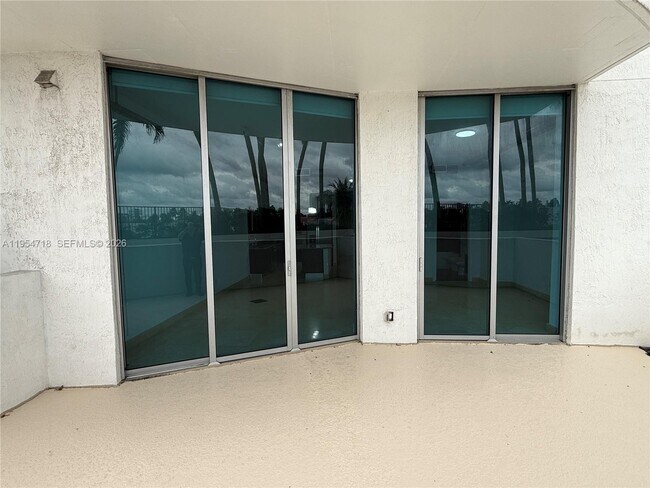 Building Photo - 3029 NE 188th St