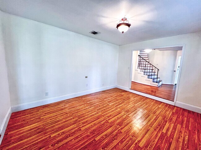 Building Photo - 16902 Summit Oaks Ln