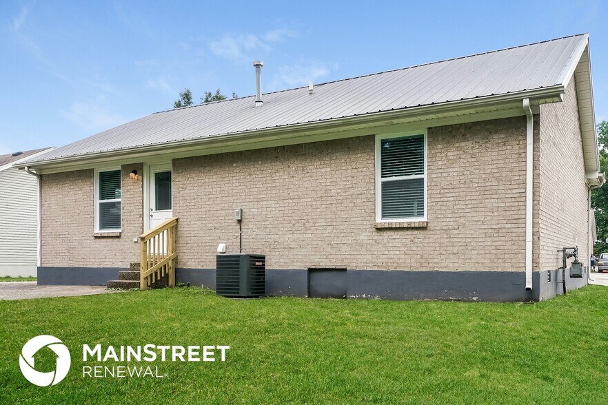 Building Photo - 523 River Oaks Dr