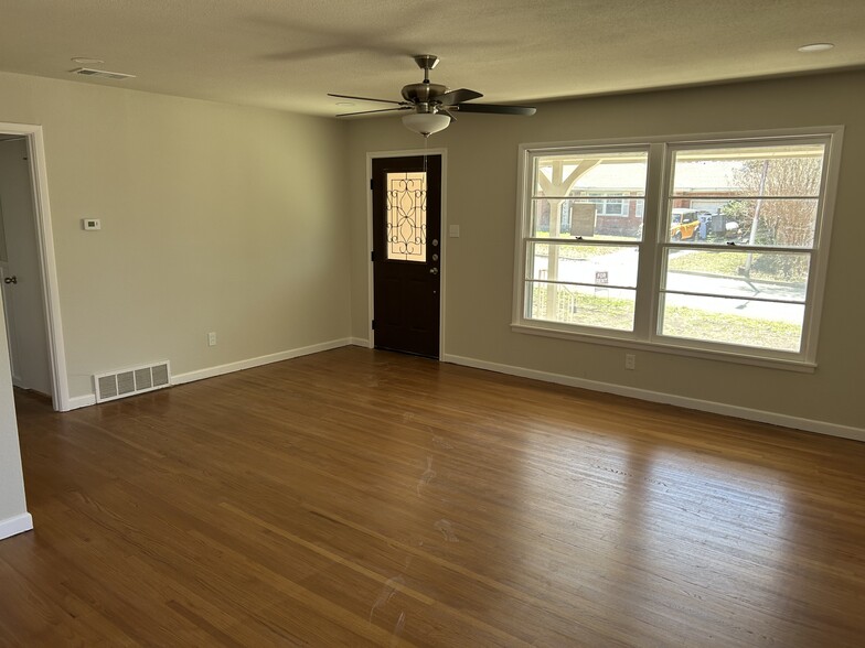 Living Room - 3404 Martin Lydon Ave