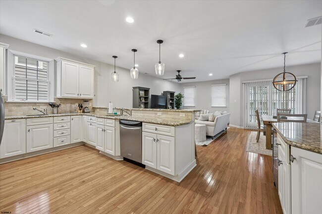 Building Photo - 113 N Adams Ave