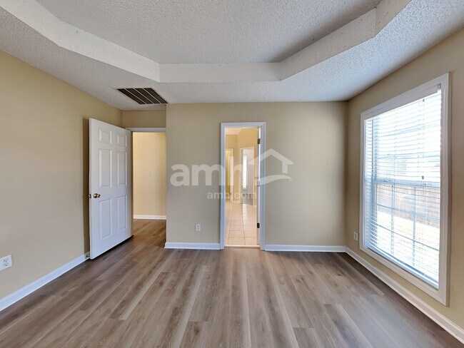 Building Photo - 447 The Gables Dr