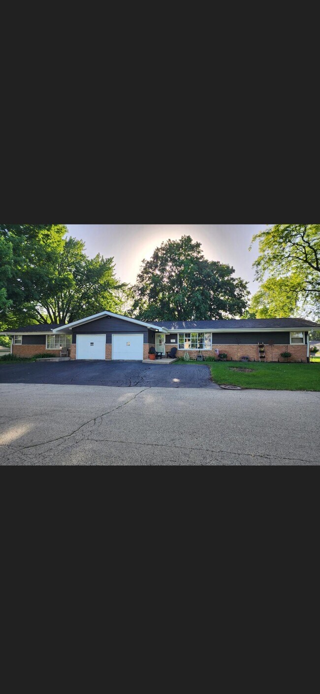 Primary Photo - 610 Douglas St