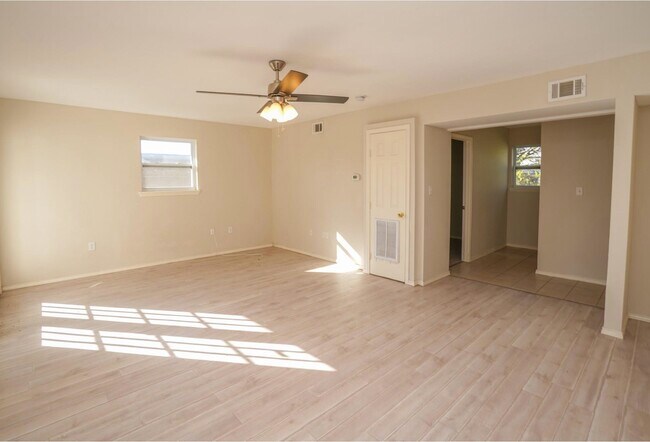 Building Photo - 4807 Merwin St