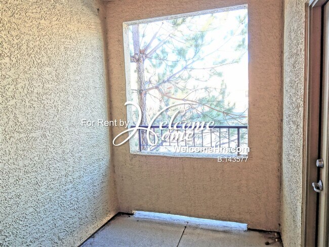Building Photo - Spacious Triana North Townhome