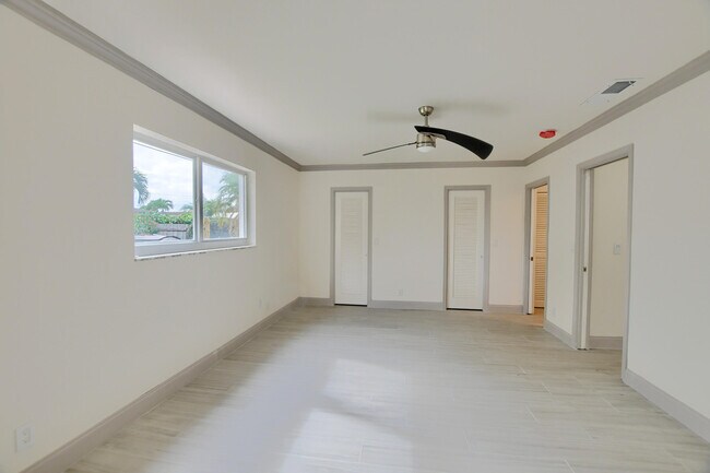 Building Photo - 800 W Camino Real