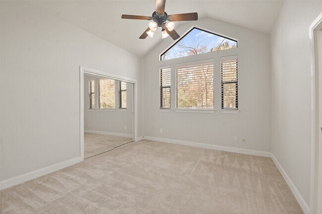 Building Photo - 5 Oak Crest Cir