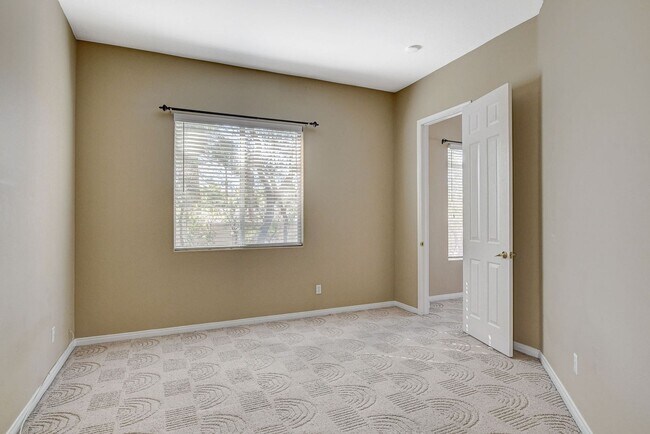Building Photo - 5 BDR/ 4.5 BTH, Triple Master Home including pool & spa!