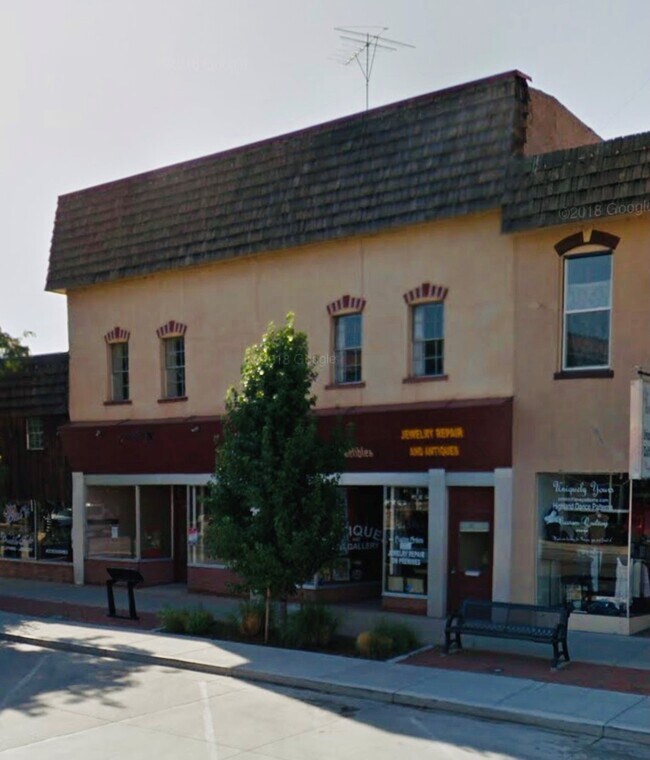 Building Photo - 426 Main St