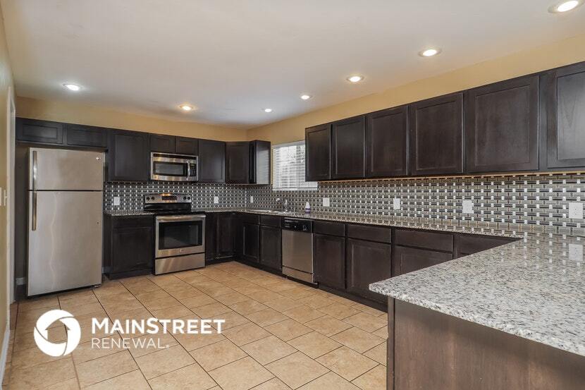 Building Photo - 6800 Bayberry Dr