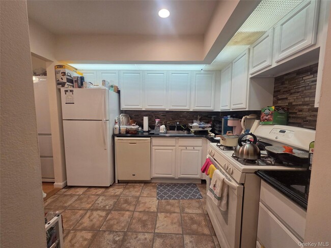 Building Photo - 206-14 Emily Rd