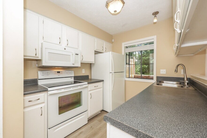 Building Photo - 232 Thistle Ln