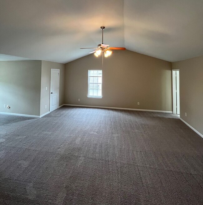 Building Photo - 15315 Edgewater Forest Ln