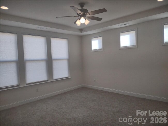 Building Photo - 906 Acorn