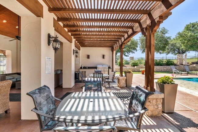 Building Photo - 307 Enclave Cir
