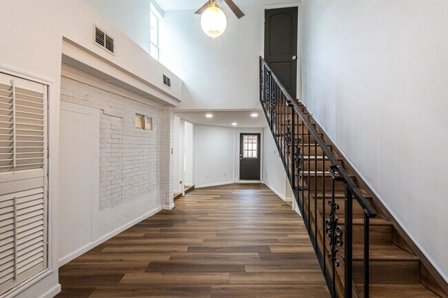 Building Photo - 1420 Corpus Christi St