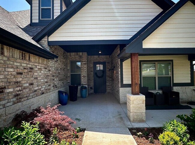 Building Photo - 812 Fox Hollow Dr