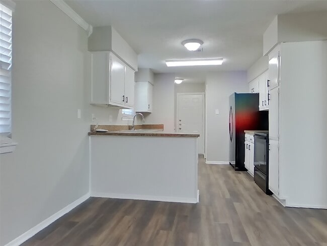 Building Photo - 6128 Silver Leaf Dr