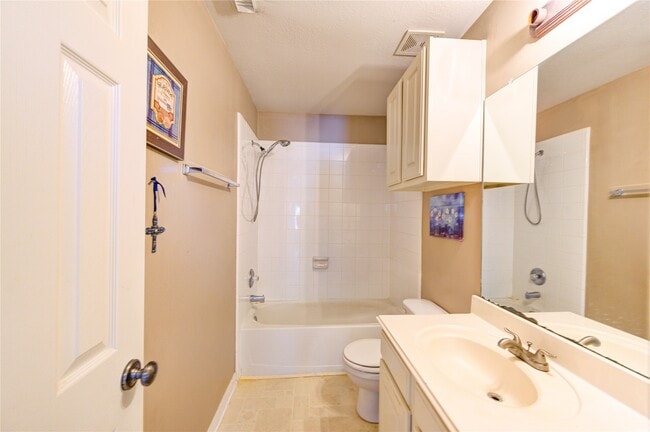 Building Photo - 9822 Memorial Crossing Dr